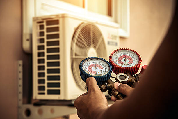 Professional Hvac Installation technician working in Smyrna, DE
